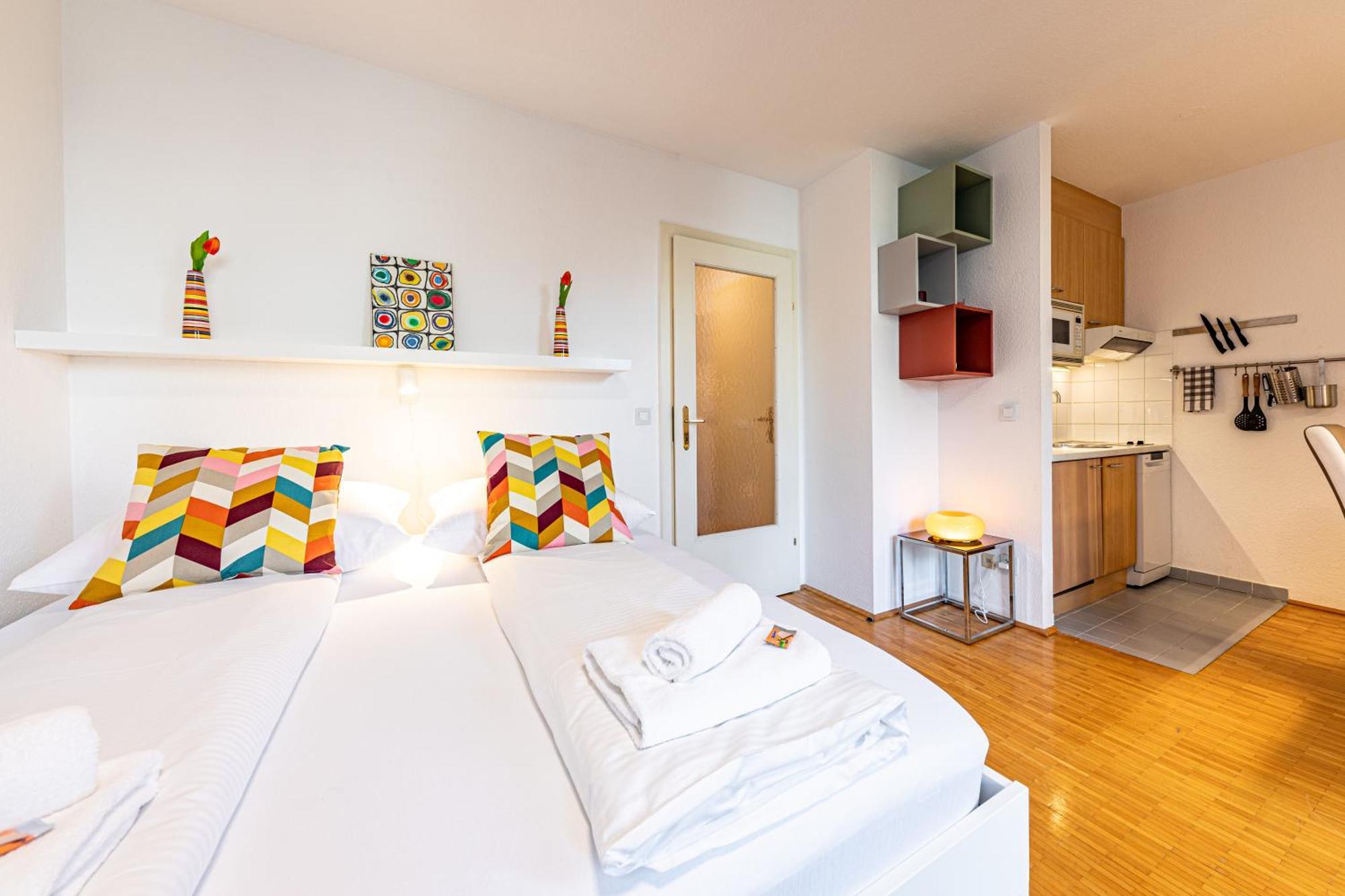 Calm & Connected By Jr Apartment